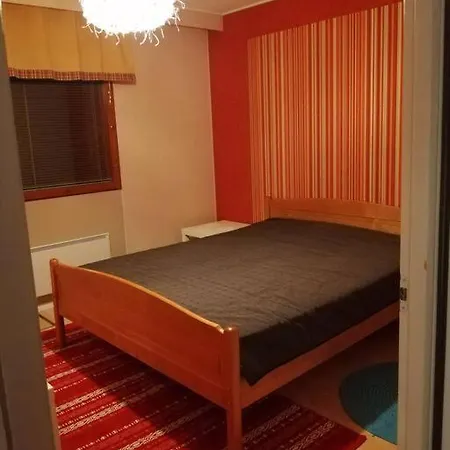 Διαμέρισμα Tilava Kahden Makuuhuoneen Asunto Pihalla *