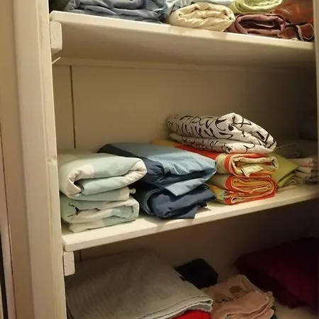 Tilava Kahden Makuuhuoneen Asunto Pihalla *